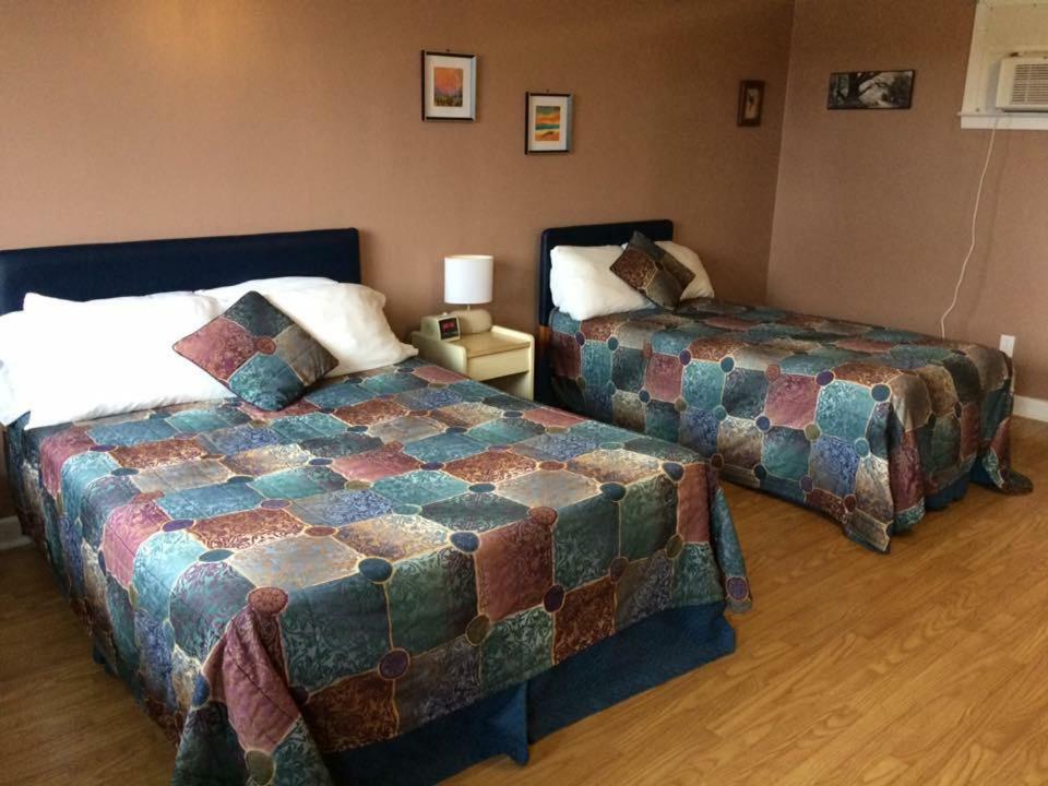 Webbers Lake Charlotte Motel Queen And Double Bed Kültér fotó
