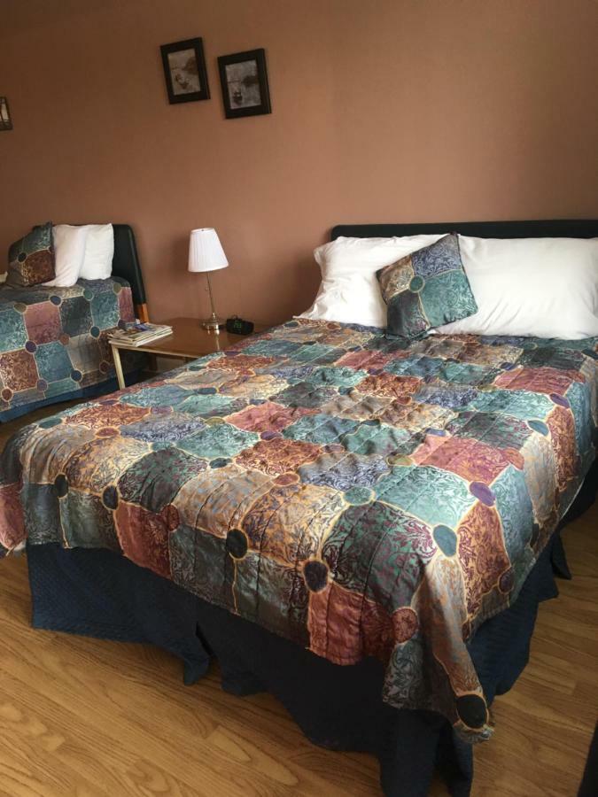 Webbers Lake Charlotte Motel Queen And Double Bed Kültér fotó